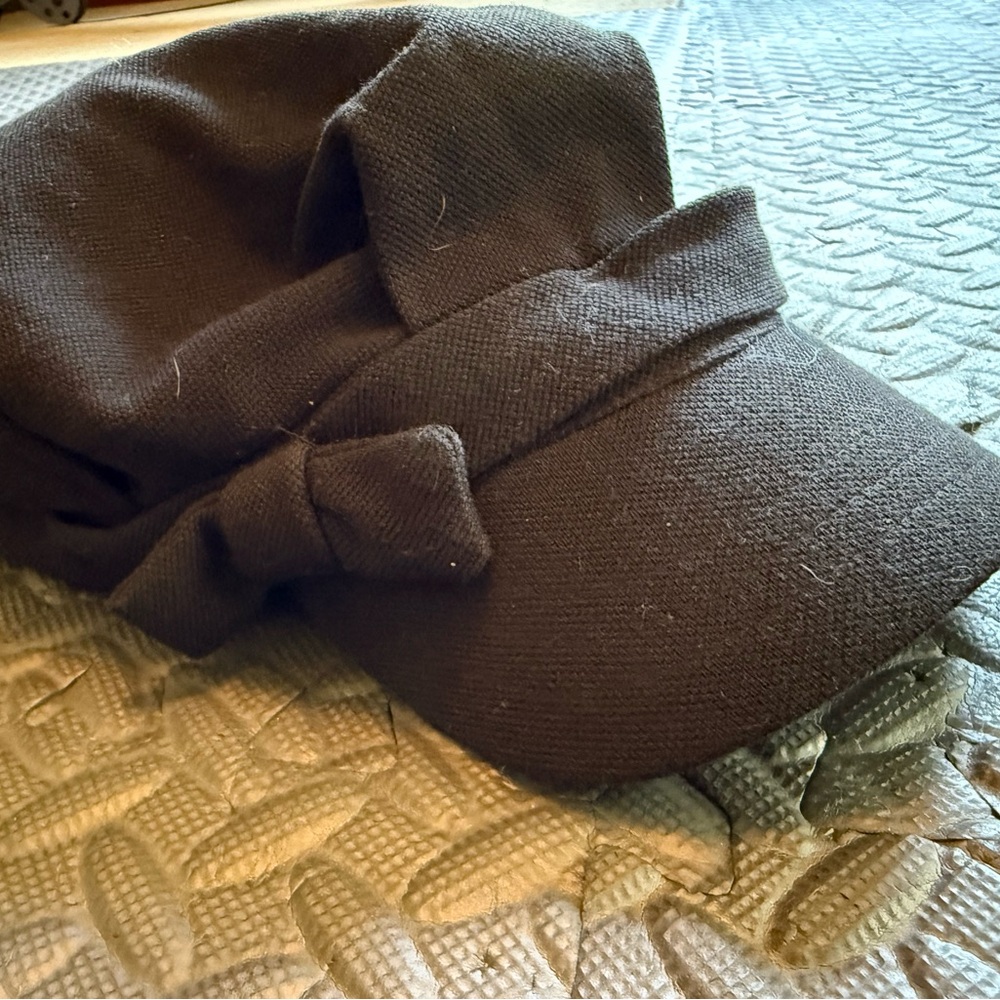💚Y2K Stylish Black Woven Newsboy Cap with Bow Detail